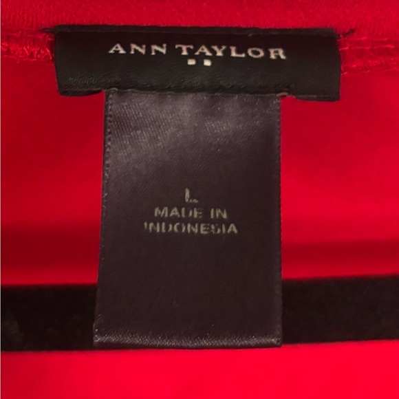 Red long sleeve Ann Taylor blouse size large - Picture 3 of 3